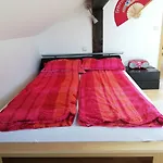 Grosszuegige Und Kunstvolle Dachgeschosswohnung * Ляйхлинген