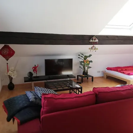 Grosszuegige Und Kunstvolle Dachgeschosswohnung Apartmán *