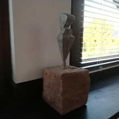 Apartmán Grosszuegige Und Kunstvolle Dachgeschosswohnung *
