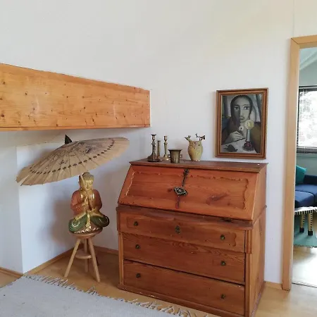 Grosszuegige Und Kunstvolle Dachgeschosswohnung Apartmán