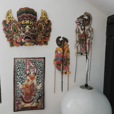 Grosszuegige Und Kunstvolle Dachgeschosswohnung Apartment Leichlingen