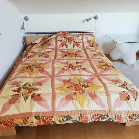 Grosszuegige Und Kunstvolle Dachgeschosswohnung Apartment