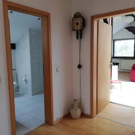 Grosszuegige Und Kunstvolle Dachgeschosswohnung Apartment *