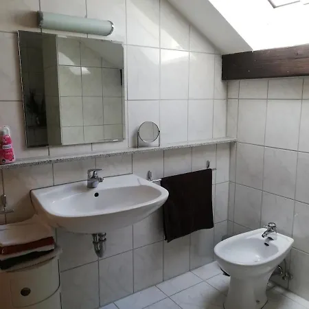 Grosszuegige Und Kunstvolle Dachgeschosswohnung *