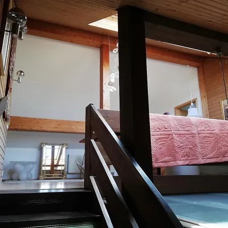 Grosszuegige Und Kunstvolle Dachgeschosswohnung Apartmán *