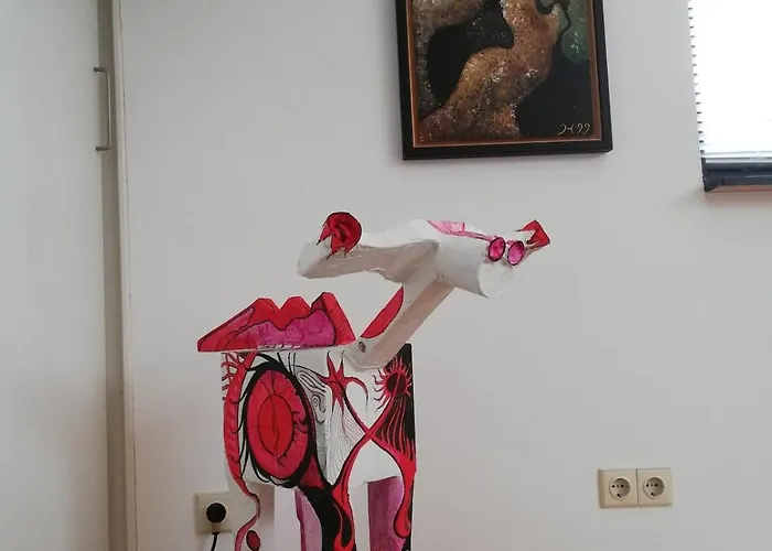 Grosszuegige Und Kunstvolle Dachgeschosswohnung Apartmán *