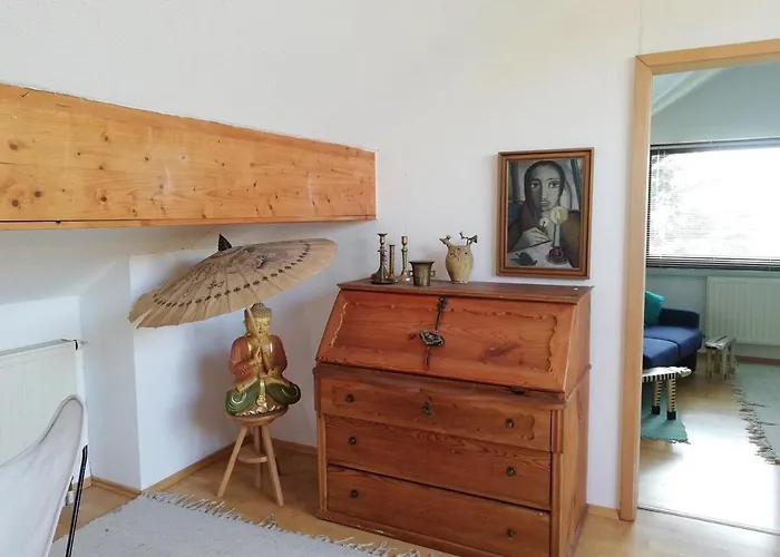Grosszuegige Und Kunstvolle Dachgeschosswohnung Apartmán