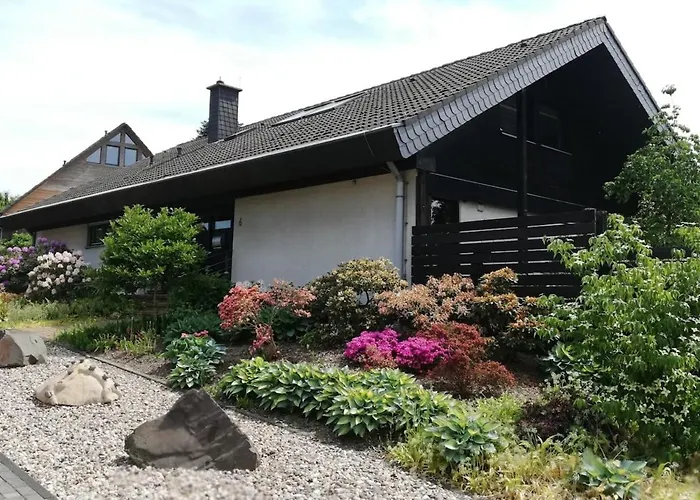 Grosszuegige Und Kunstvolle Dachgeschosswohnung Leichlingen