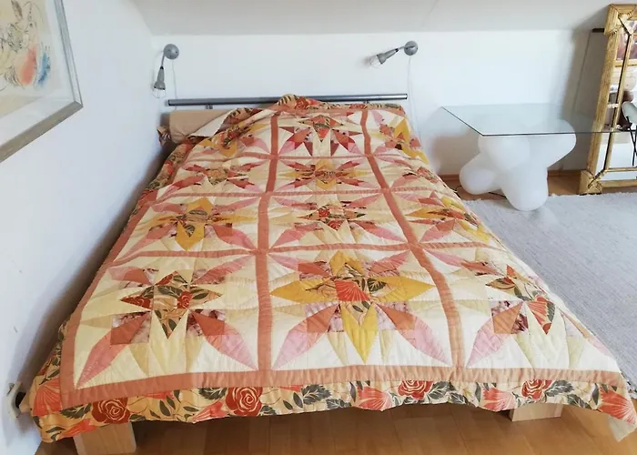 Grosszuegige Und Kunstvolle Dachgeschosswohnung Apartmán