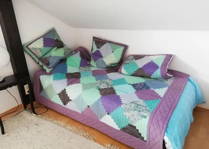 Apartmán Grosszuegige Und Kunstvolle Dachgeschosswohnung