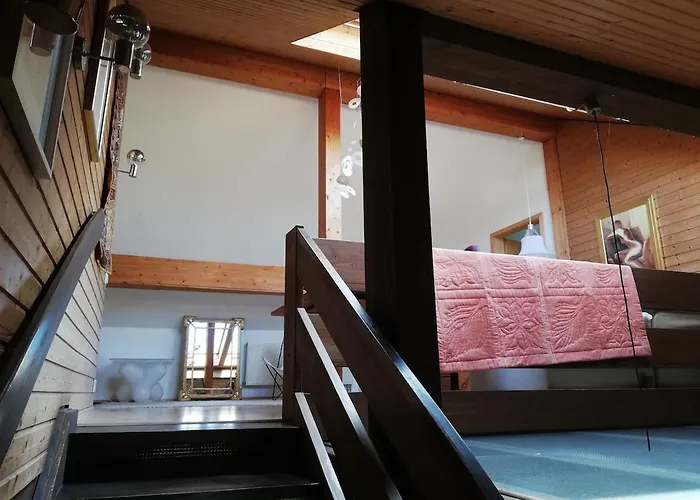 Grosszuegige Und Kunstvolle Dachgeschosswohnung Apartmán *